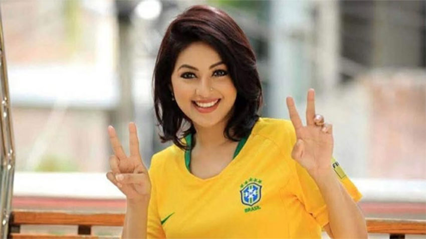 ব্রাজিলের জয়ের আনন্দে মাতলেন মোনালিসা